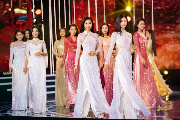 Ngô Nhật Huy mang dải ngân hà lên sân khấu 'Miss World Vietnam 2023'