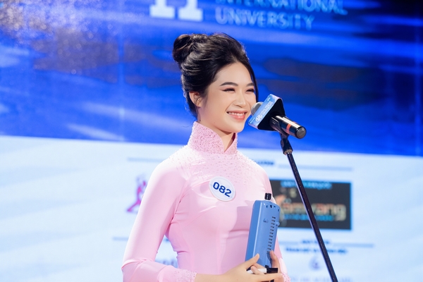 Thí sinh 'Miss World Vietnam 2023' trổ tài hát bằng 5 ngôn ngữ