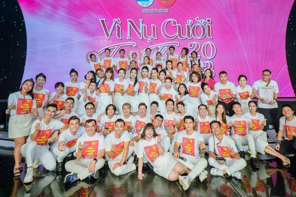 150 nghệ sỹ Việt bùng cháy trong đêm nghệ thuật 'Vì nụ cười trẻ thơ'