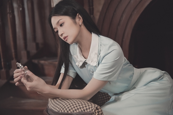 Teaser độc lạ của Suni Hạ Linh: 6 thứ tiếng, kết hợp cùng 4 nghệ sĩ nam