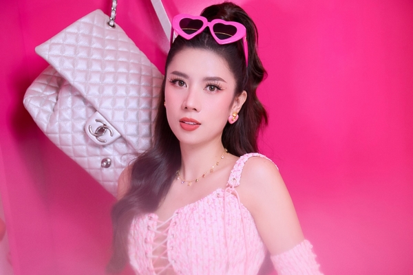 Hoa hậu Dương Yến Nhung hóa búp bê Barbie gợi cảm
