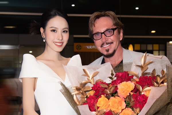 Á hậu Ngọc Hằng 'bắn' tiếng Anh cực mượt chào đón CEO Miss Intercontinental