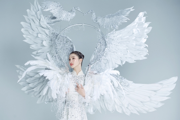 Phương Nhi mang trang phục 'Cò ơi' nặng hơn 10kg đến Miss International 2023