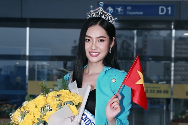 Nông Thuý Hằng lên đường 'chinh chiến' Miss Friendship International 2023