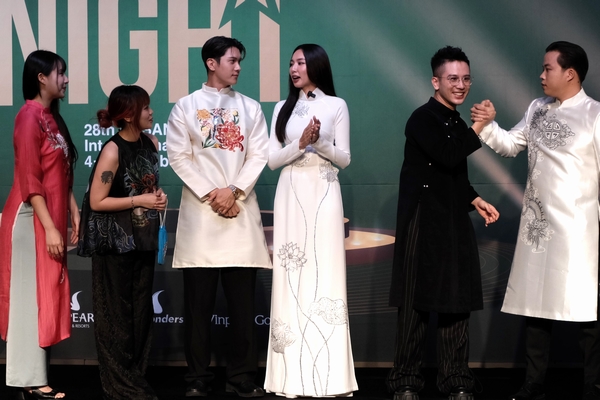 Thùy Tiên cùng hot boy Hàn Quốc về chung đội trong Let’s Feast Vietnam ngoại truyện