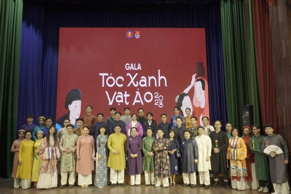 Giới trẻ nô nức mặc Việt phục tại ngày hội 'Tóc xanh Vạt áo' mùa 3