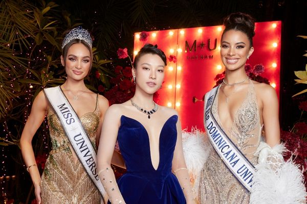 Hoàng Oanh cuốn hút bên đương kim Miss Universe