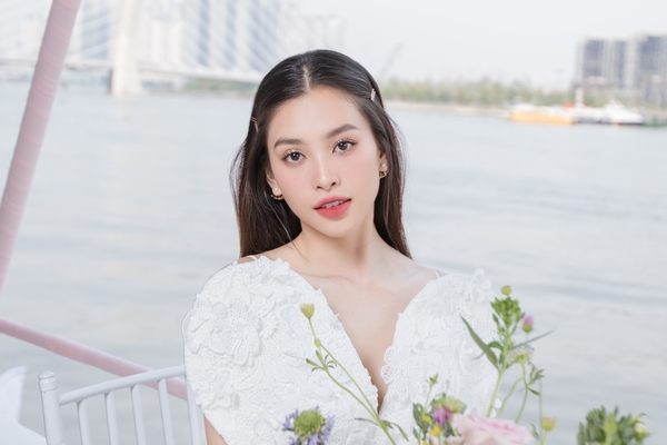 Nhan sắc 'khen mãi không chán' của Hoa hậu Tiểu Vy