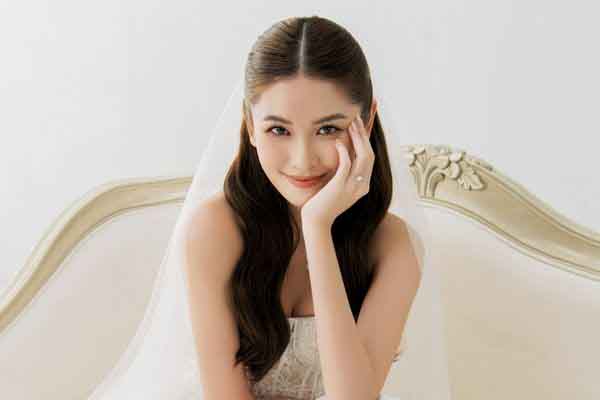 Cô dâu hạnh phúc mở màn tháng 12 chính là Á hậu Thùy Dung