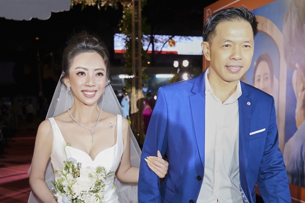Thu Trang 'tái hôn', cả showbiz tề tựu chúc mừng