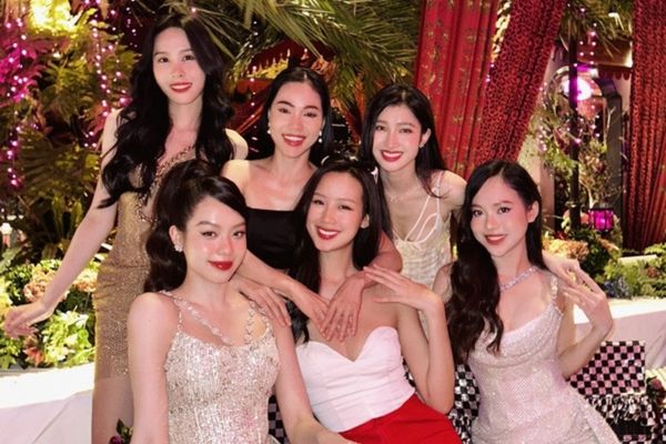 Dàn Hoa Á hậu độc thân hội ngộ ăn mừng Valentine