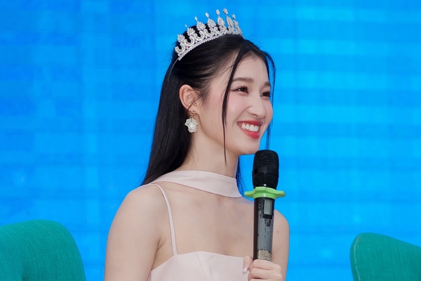 Á hậu Phương Nhi tiết lộ lý do 'phá kén' đăng ký thi hoa hậu
