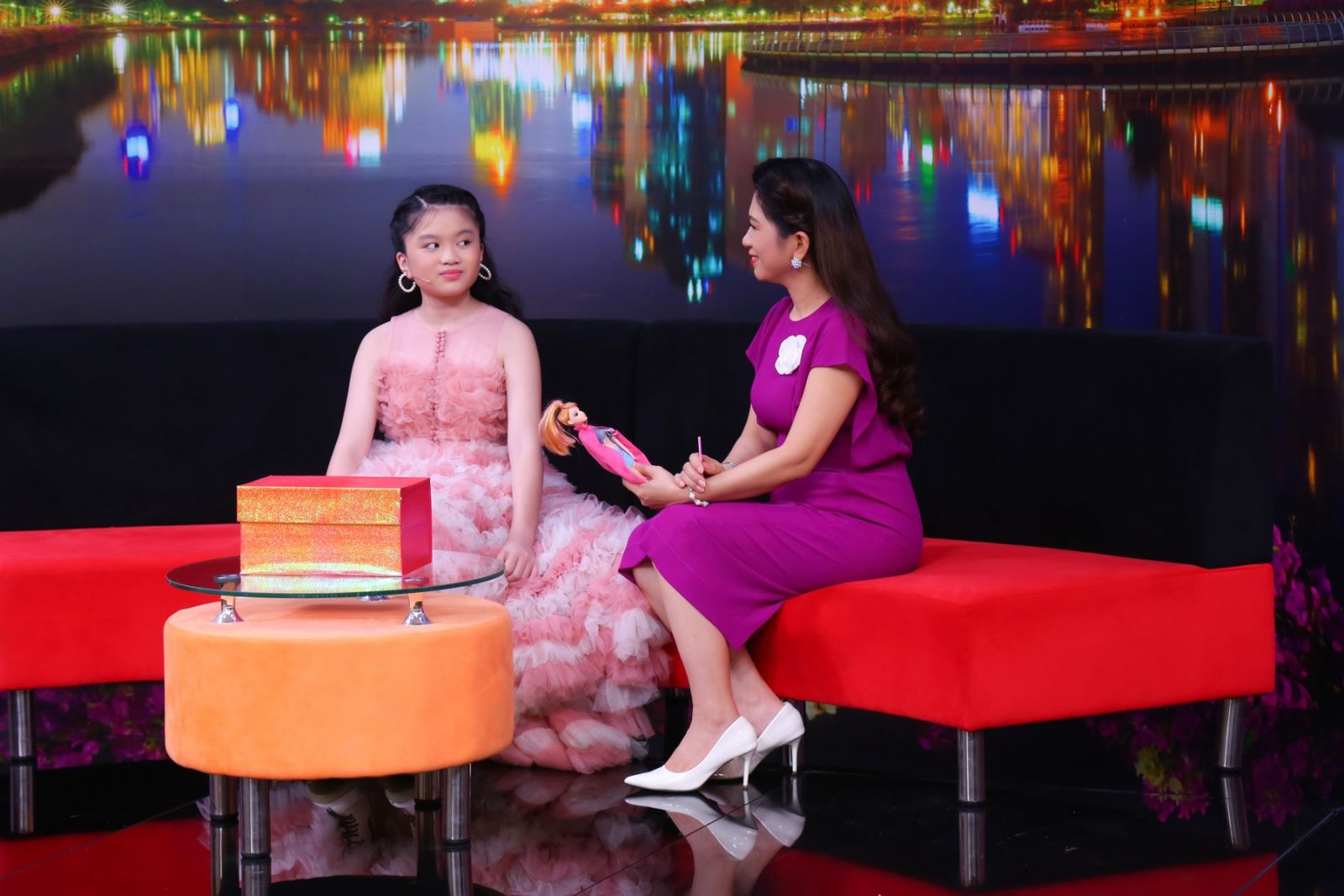 Ốc Thanh Vân chỉ ra cô bé 8 tuổi “nói Tiếng Việt không sõi vì mẹ cho học tiếng Anh quá sớm”