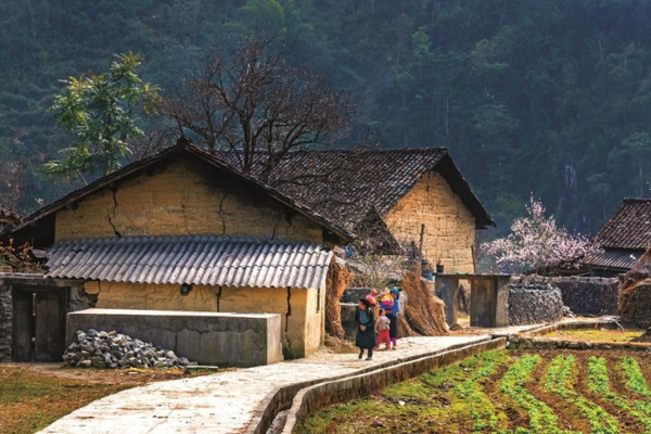 Khám phá ngôi làng ở Hà Giang bí ẩn từ trên phim đến đời thực