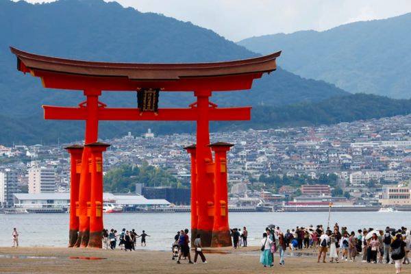 Đền di sản văn hóa Nhật Bản áp dụng thuế du lịch nhằm giải quyết quá tải