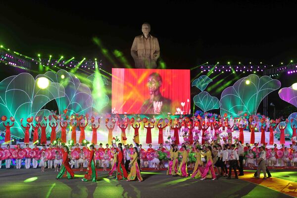 Lễ hội đường phố 'Quê hương mùa sen nở' lần đầu tiên tổ chức tại Nghệ An