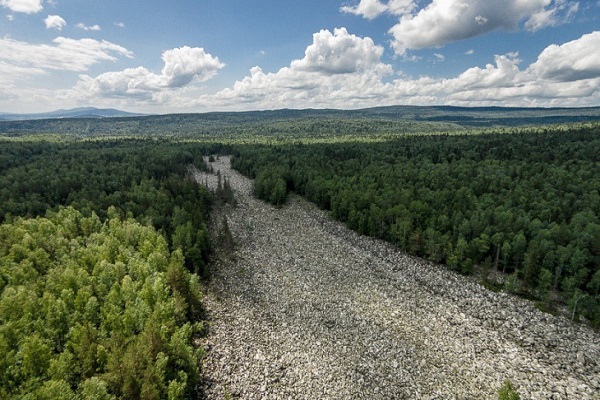 Kỳ quan độc đáo tại Nga: Dòng sông không nước mà vẫn róc rách huyền bí
