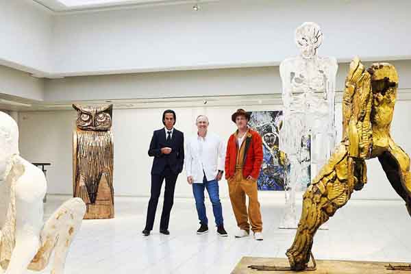 Tài tử Brad Pitt ra mắt 9 tác phẩm điêu khắc từ những chất liệu khác nhau