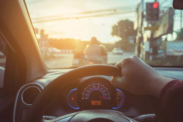 Đi ô tô ngày nắng nóng: những mối nguy hiểm nhất định bạn nên biết