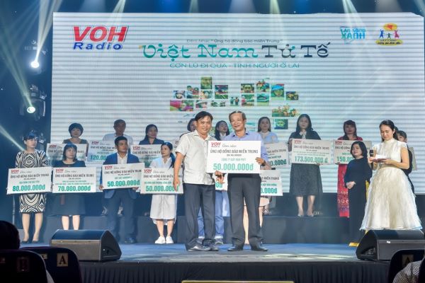 Đêm nhạc 'Việt Nam tử tế' quyên góp được hơn 6 tỉ cho miền Trung