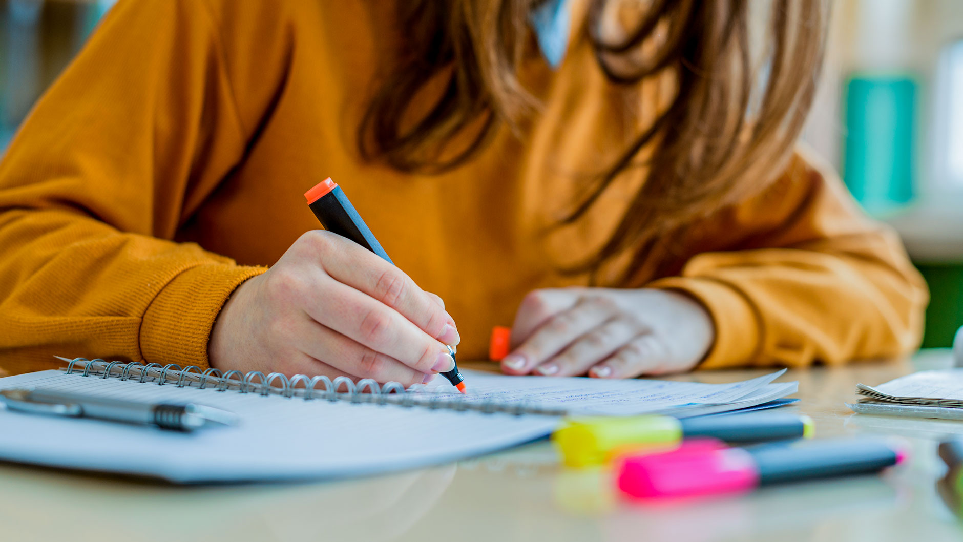 Cảm thấy kiệt sức khi cận kề mùa thi? Mách bạn vài bí kíp chăm sóc sức khoẻ tinh thần để đạt kết quả tốt nhất