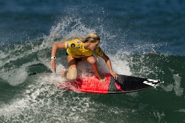 Nữ vận động viên lướt sóng người Australia phá kỷ lục thế giới