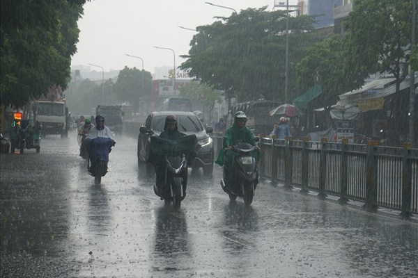 TP.HCM: Cảnh giác thời tiết khó chịu vì mưa lớn và gió giật trong những ngày tới