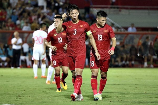 ĐT Việt Nam thắng ‘nhạt’ trước Hồng Kông (Trung Quốc) trong ngày ra mắt HLV Philippe Troussier