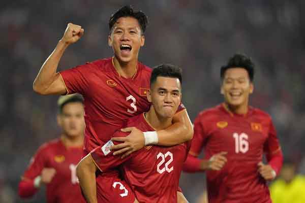 Thắng đậm Malaysia, đội tuyển Việt Nam rộng cửa vào bán kết với ngôi vị nhất bảng