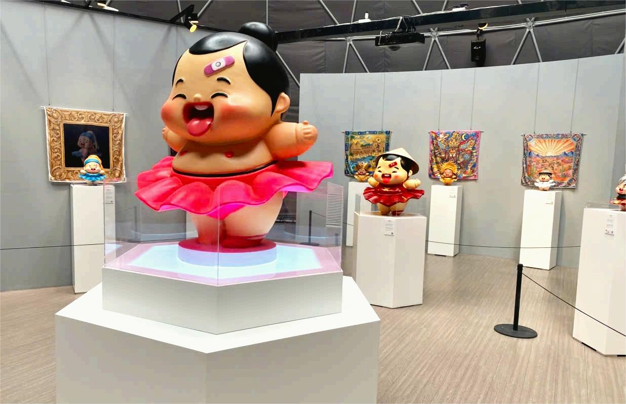 Cùng khám phá thế giới đầy màu sắc với triễn lãm 'Worlds of Joy - Baby Sumo Kō'