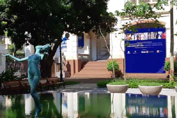 Triển lãm tranh khoả thân "Cảm hứng bất tận" đang mở cửa tại Hà Nội