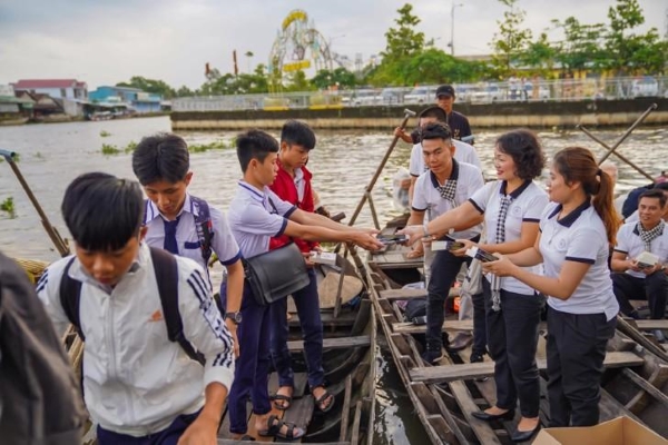 Hành trình từ Trái tim đến với người dân chợ nổi Ngã Năm Sóc Trăng