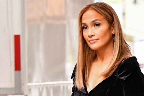 Jennifer Lopez và thử thách cai đường để sở hữu vòng eo tuyệt vời