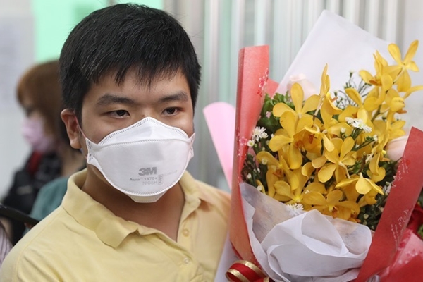 Bệnh nhân người Trung Quốc viêm phổi ở Chợ Rẫy xuất viện
