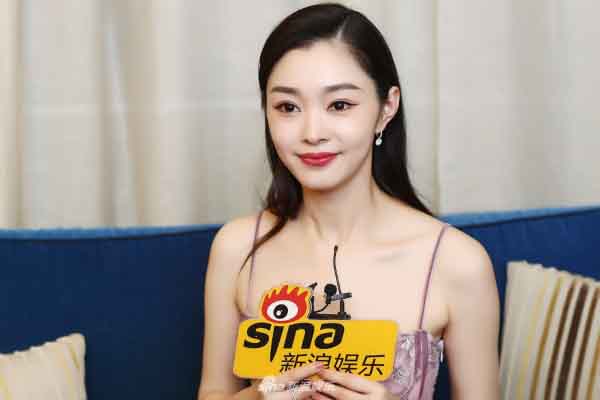 Nữ diễn viên Trung Quốc dùng 15 chai kem chống nắng/tháng