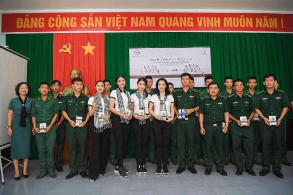 Hoa hậu Giáng My: ‘Phải là người thông tuệ mới chọn sách đi tặng mọi người’