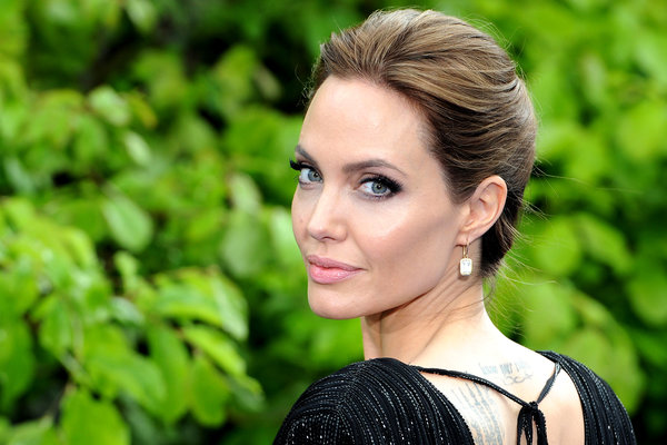 Học cách mạnh mẽ - tự lập - bao dung như Angelina Jolie