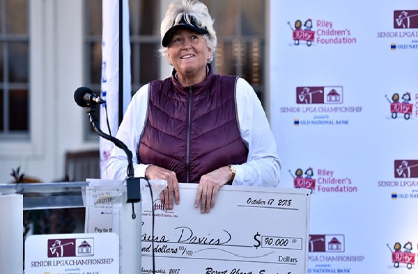 Nữ golfer cao niên giành 90.000 USD với chức vô địch Senior LPGA Championship