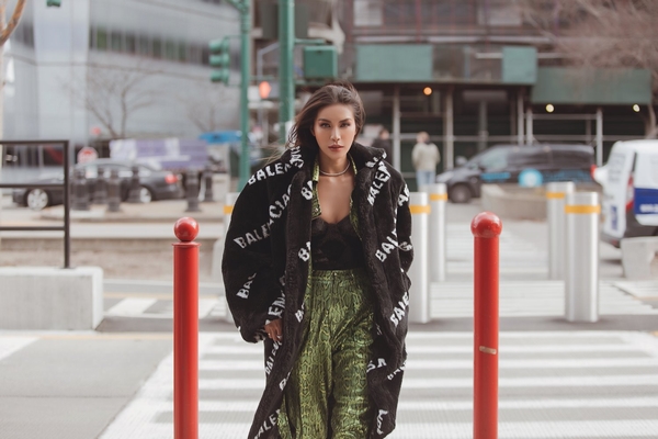 Minh Tú khoe gu thời trang chất lừ trong ngày đầu tại New York Fashion Week 2020