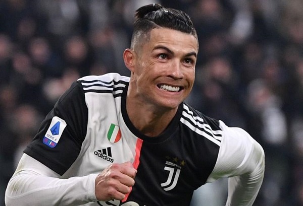 Ronaldo được khen ngợi vì nghĩ đến cầu thủ có thu nhập thấp