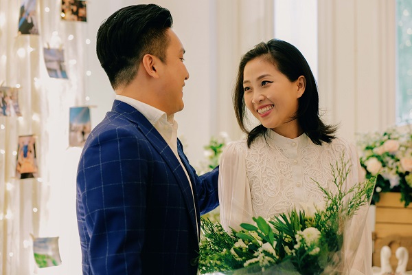 Chân dung bạn trai Việt Kiều vừa cầu hôn MC Liêu Hà Trinh  