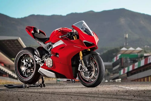 2018 Ducati Panigale V4 nhận đặt trước, đắt nhất tới 2 tỷ đồng