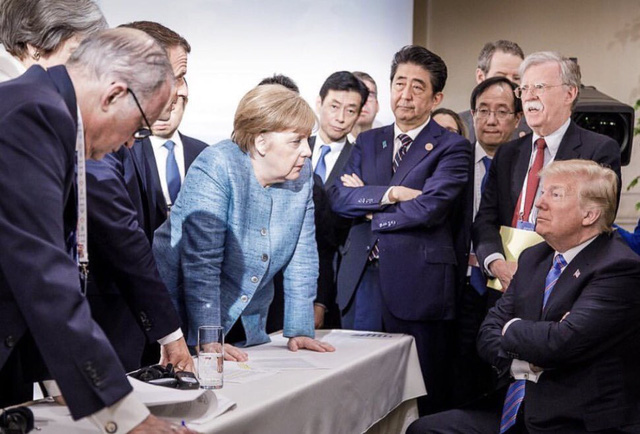 Khoảng khắc bà Merkel 'đối đầu' Trump và những ẩn ý lần đầu được tiết lộ