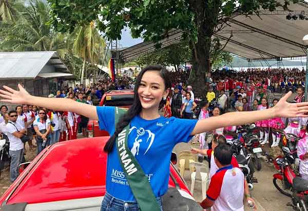 Hà Thu nói tiếng Anh lưu loát tại vòng thi phỏng vấn Miss Earth 2017