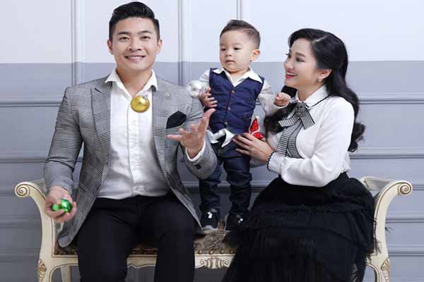 Con trai Quốc Cơ, Hồng Phượng hát tặng sinh nhật mẹ cực đáng yêu