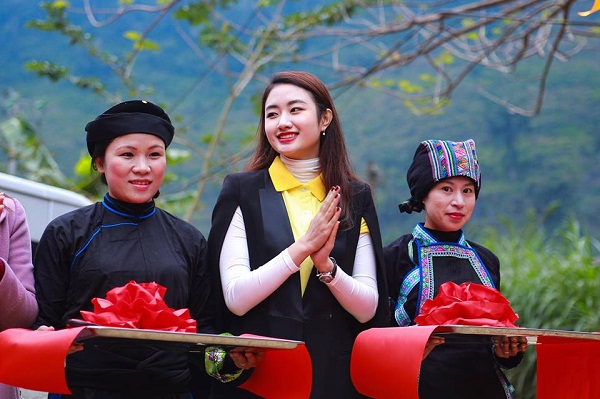 Hoa hậu Thu Ngân đồng hành cùng 'con chữ' cho học trò nghèo tại Hà Giang
