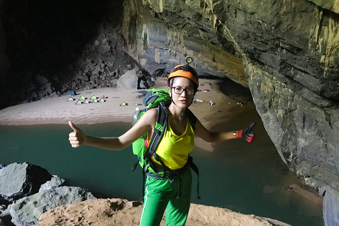 Nguy hiểm rình rập Trang Trần khi đi xuyên hang Sơn Đoòng