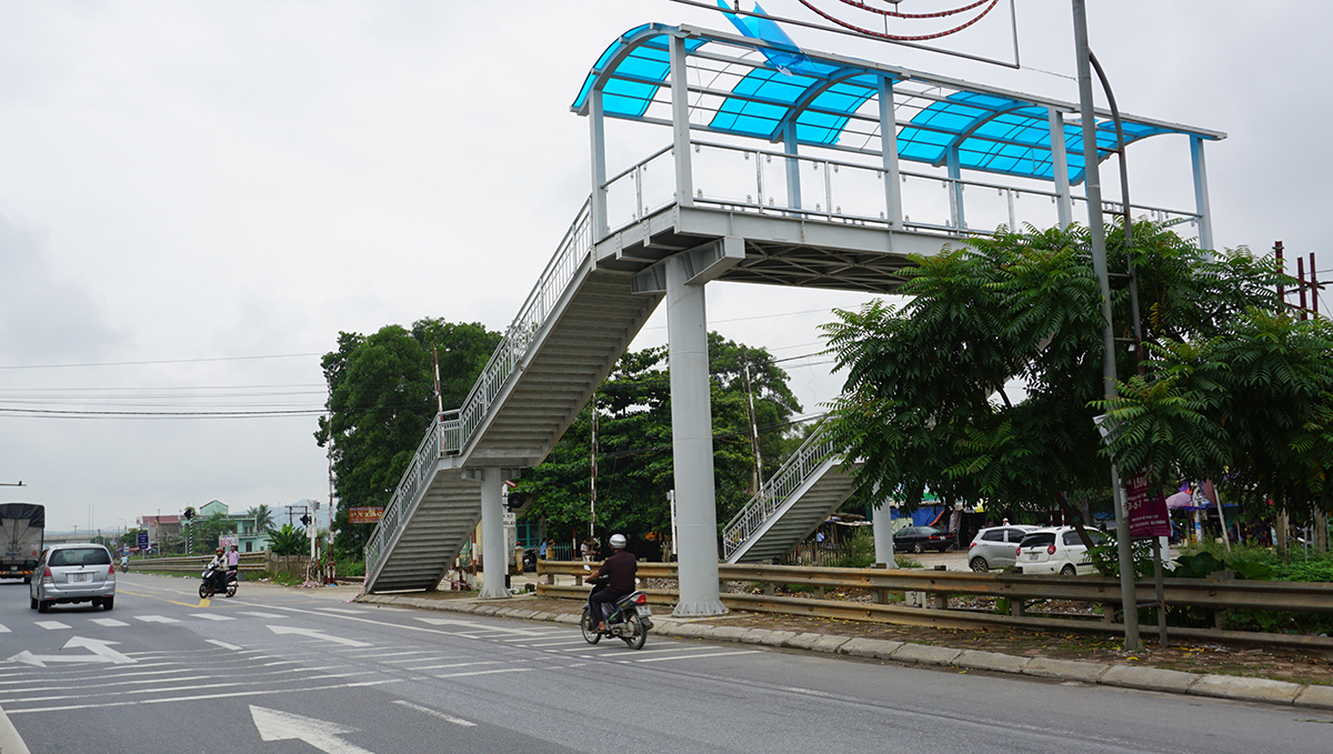 Thanh Hóa: Cầu vượt 2 tỷ bắc qua đường sắt bị bỏ hoang