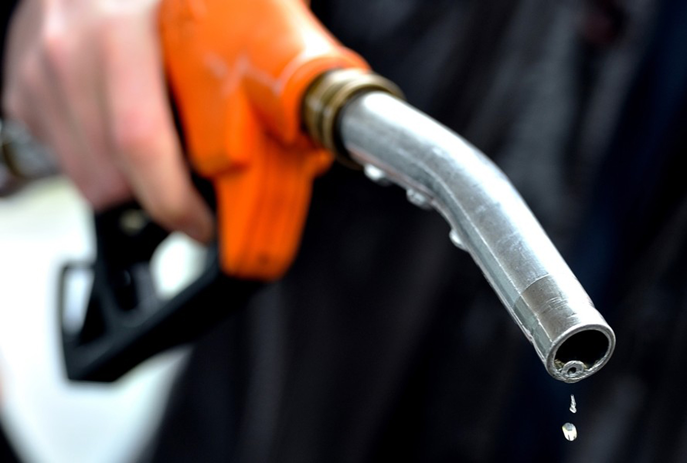Giá xăng dầu thế giới giảm nhẹ