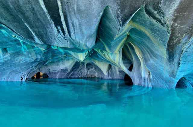 Khám phá vẻ đẹp kỳ ảo của những hang động biển